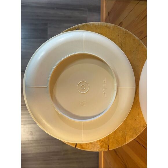 Vintage Tupperware almond divided serving dish and clear Seal - Picture 3 of 4